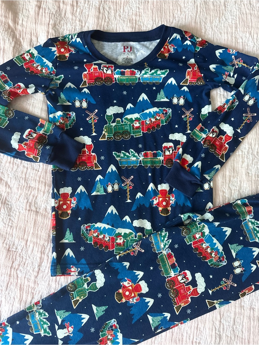 PJ Place Navy Holiday Santa Train Kids Pajama Set. EUC